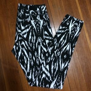 UO BDG Mid Rise Twig Ankle Jeans