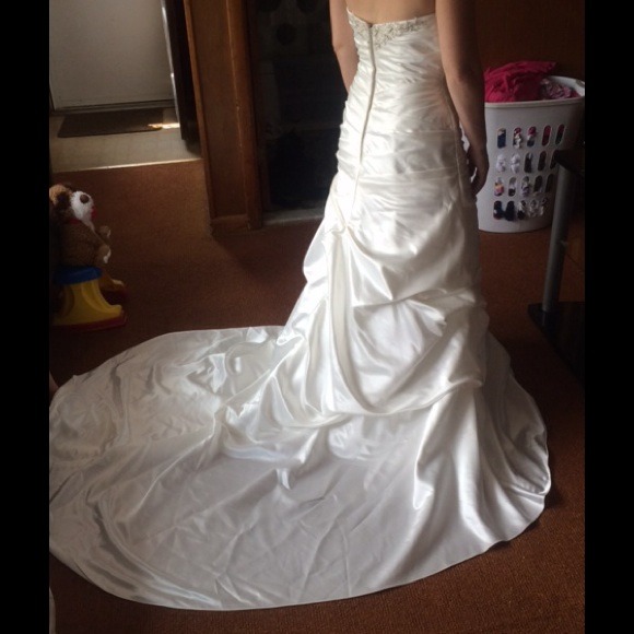 $600 OBO  Ivory wedding dress, veil, headpiece