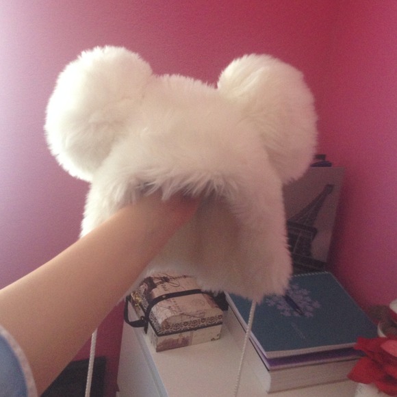 Hot topic fluffy hat