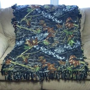Fleece tie blanket