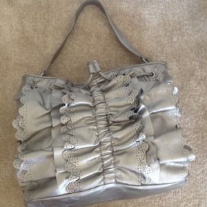 Jessica Simpson big handbag