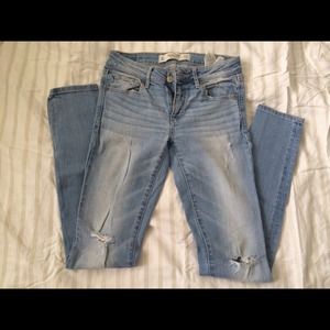 Abercrombie & Fitch Light distressed jeans