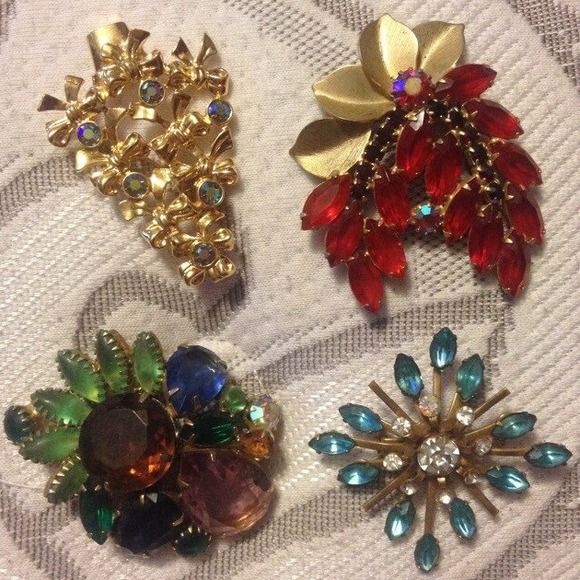 Assorted Pin bundle - Picture 2 of 4