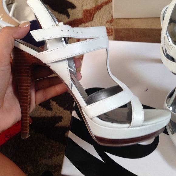 Guess - Picture 2 of 2