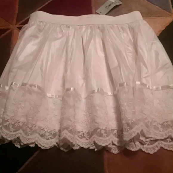 Vintage looking lace skirt - Picture 4 of 4