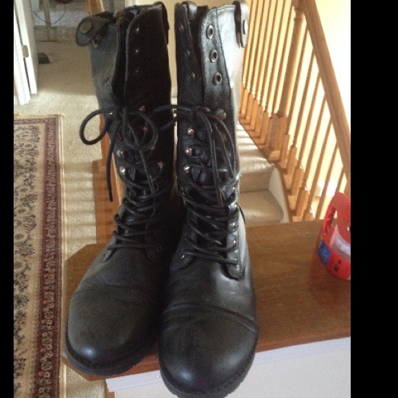 Combat boots