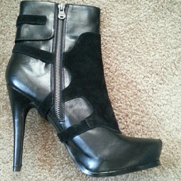 Black Leather & Suede Ankle Boot - Picture 2 of 3