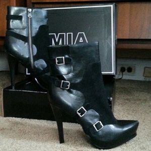 Black Leather & Suede Ankle Boot