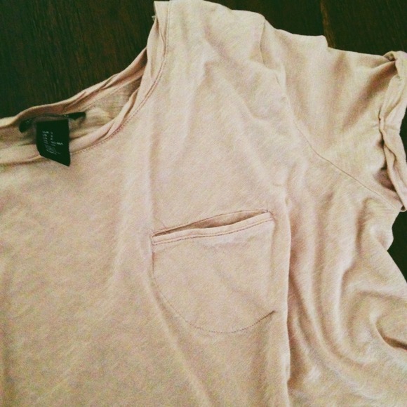 H&M tee - Picture 2 of 2