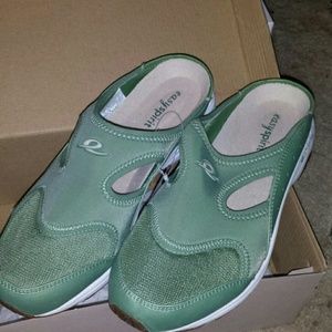 NIB easy spirit spirit level 1 open healed shoes