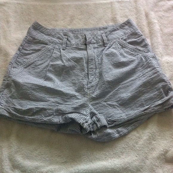 🚫🚫Sold on vinted RVCA striped shorts🚫🚫