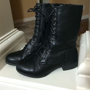Cute Everyday Black Combat Boots - Forever 21