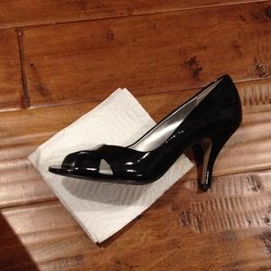 Tahari kitten heel Size 7 1/2