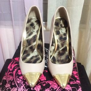 Qupid Nude Gold cap toe heels