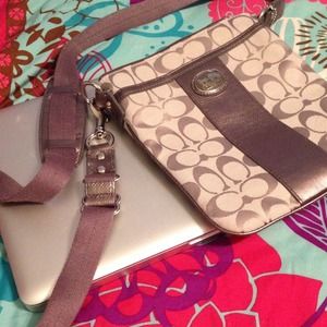 🔘GRAY COACH OVER THE SHOULDER PURSE🔘