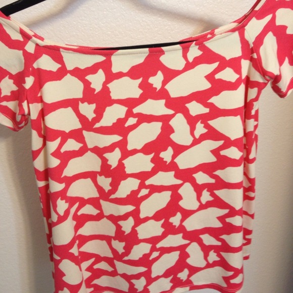 NWT FE pink crackle top!