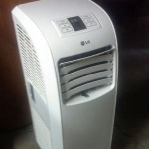 Indoor air conditioner with dehumidifier
