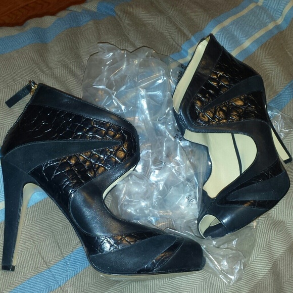 Peep-toe stiletto shoe