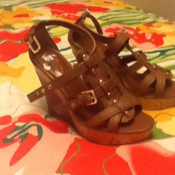A pair of brown sandals