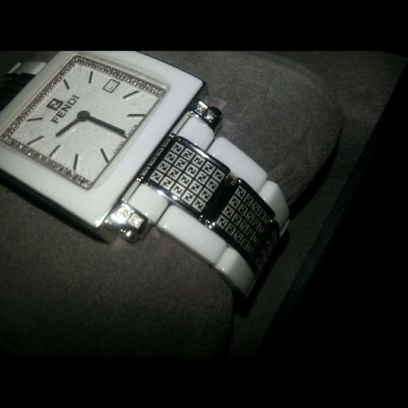 FENDI!! Diamond Fendi Ladies watch - Picture 2 of 4