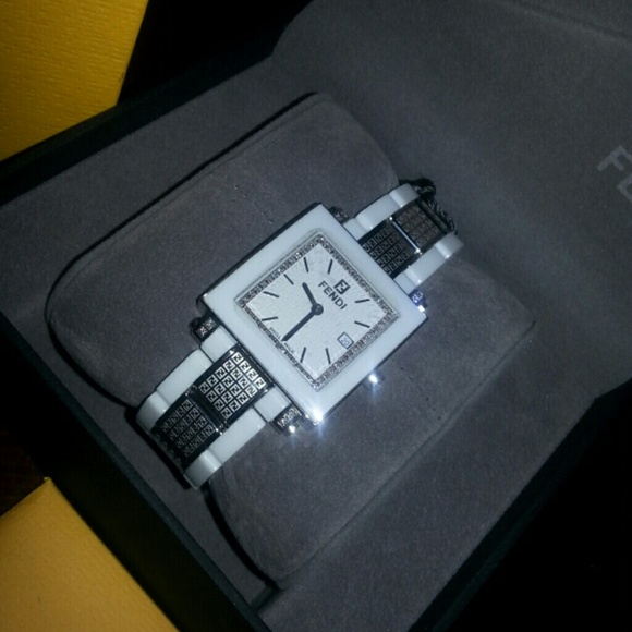 FENDI!! Diamond Fendi Ladies watch - Picture 3 of 4