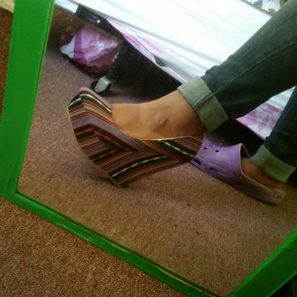 Multi Color stripped wedge pumps
