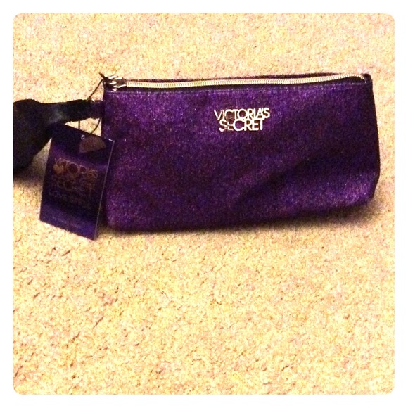 SALE ❗️❗️Victoria's Secret wristlet or makeup bag