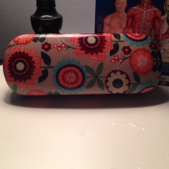 Eye glass case