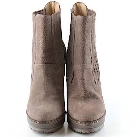 BCBG TOUPE ANKLE BOOTS