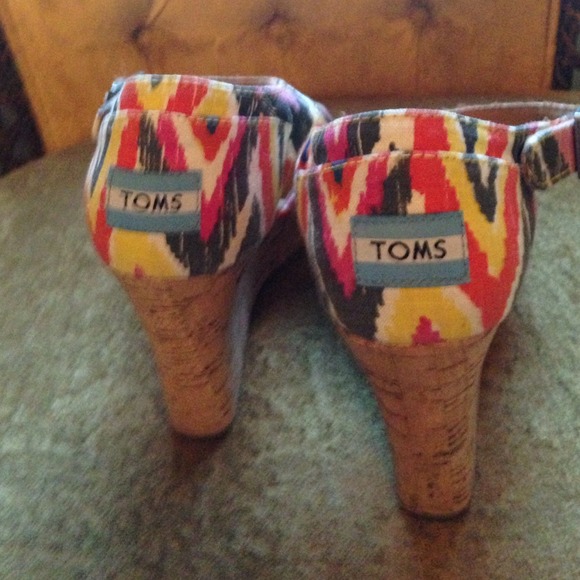 TOMS Shoes - HOST PICK 💝 TOMS chunky wedge REDUCED PRICE 😃😃