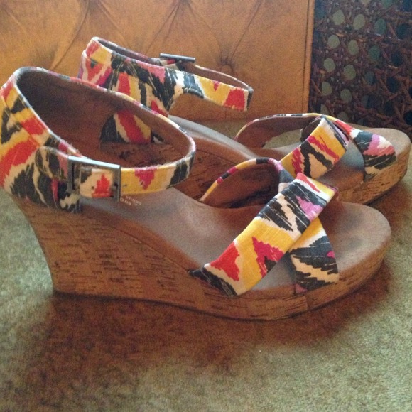 HOST PICK 💝 TOMS chunky wedge REDUCED PRICE 😃😃 - Picture 2 of 3