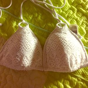Hollister White bikini top 👙
