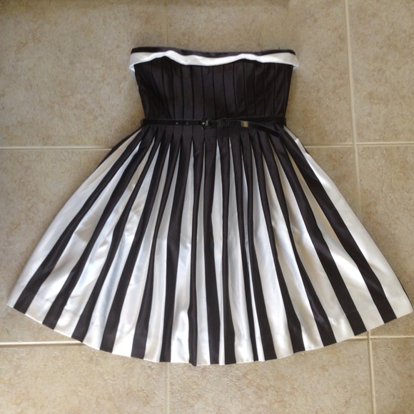White House Black Market black and white dress