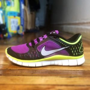 💵 SOLD 💵 Nike Free Run 3.0 in purple/black