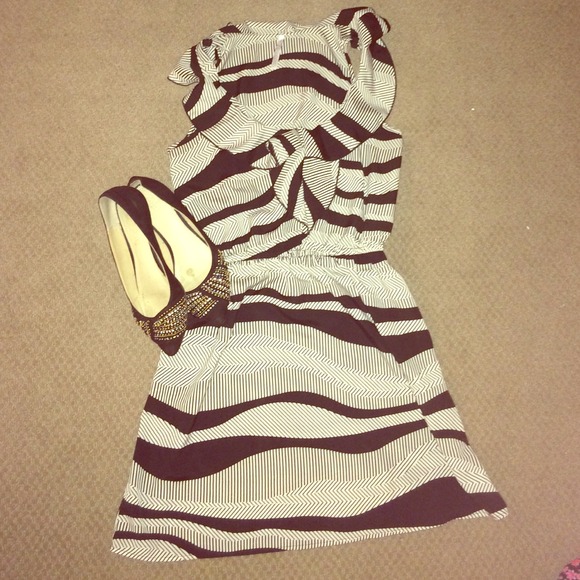 ❗️SOLD❗️Black and white fall dress.