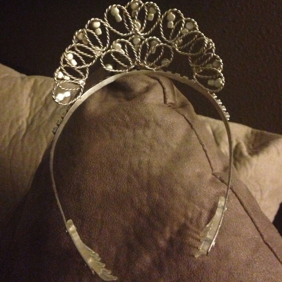 Tiara - Picture 2 of 3