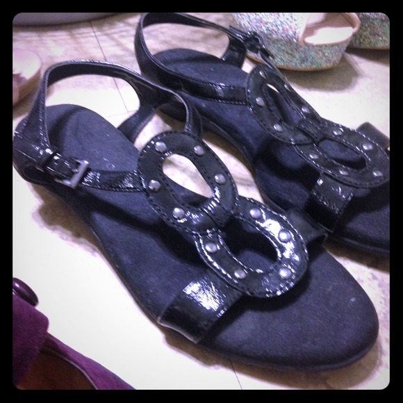 Memory foam tiny wedge sandals