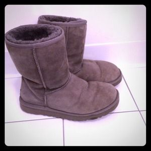 🔴On Hold🔴Gray Classic Short Uggs