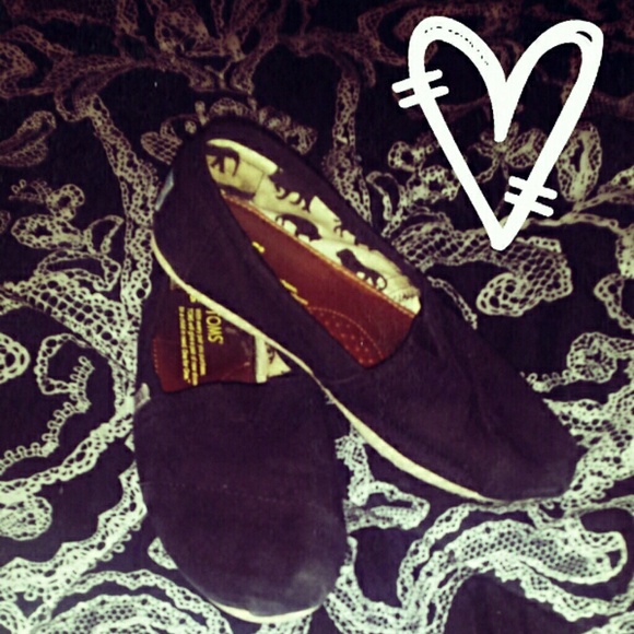 Black canvas TOMS