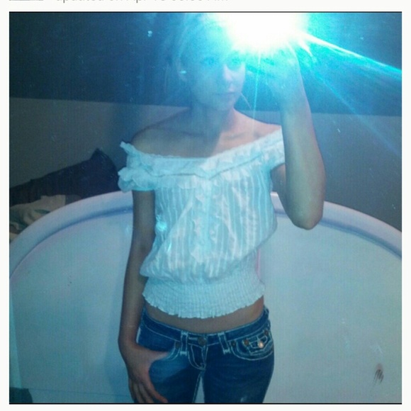 White off the shoulder shirt xs