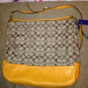 Just Reduced🎉Coach Mustard Cross body n wallet
