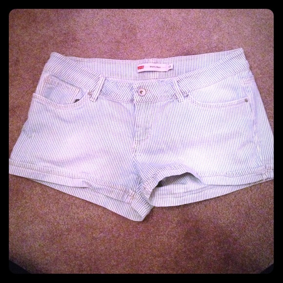 LEVIS SHORTY SHORT SIZE 13
