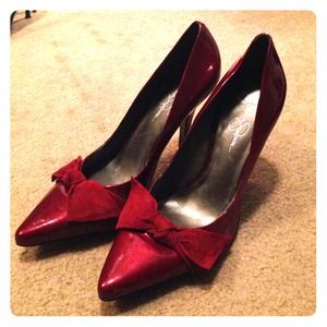 Red patent pump