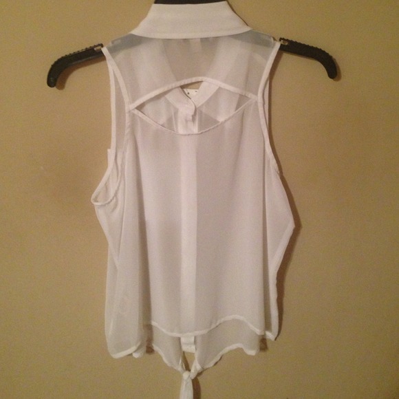 White blouse with bedazzled collar - Picture 3 of 3