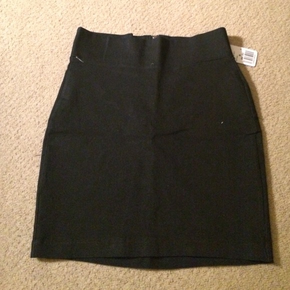 High wasted black denim skirt