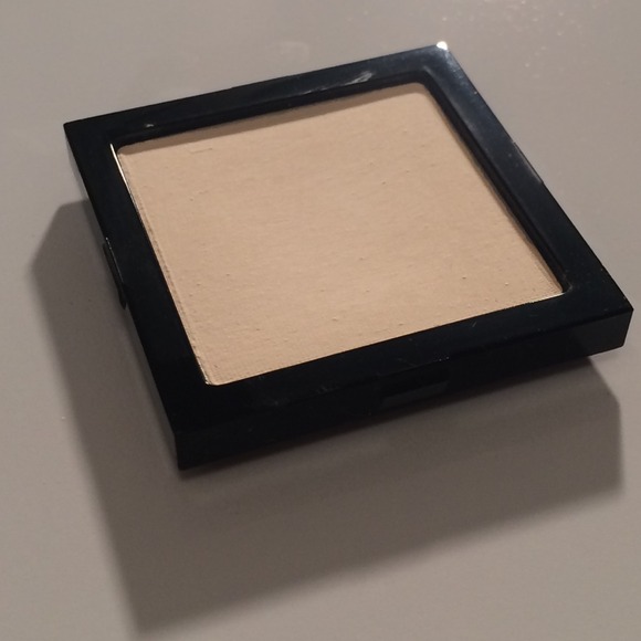 BOBBI BROWN Ivory 51 Eye Shadow - lightly used