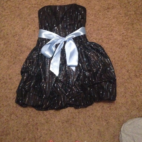 Blue Prom/Homecoming Dress - Picture 2 of 4