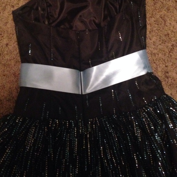 Blue Prom/Homecoming Dress - Picture 3 of 4