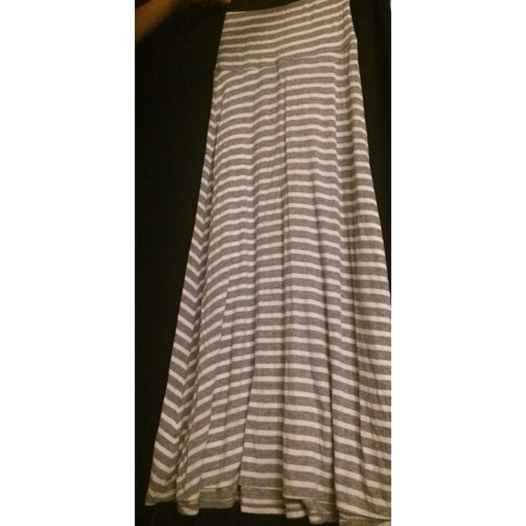 Grey and White BCBGMaxazria maxi skirt