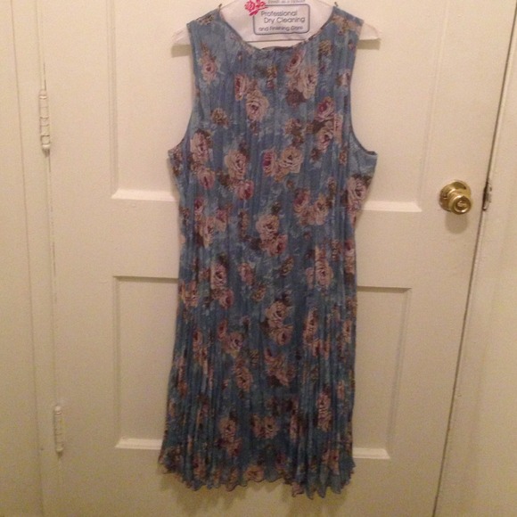 Beautiful Multi Colored Dress - Picture 3 of 4